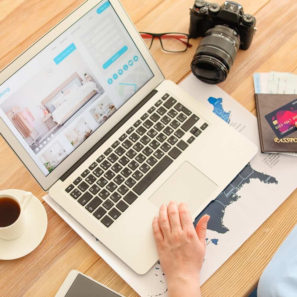 How AI Chatbots for Travel & Hospitality Supercharge Meta and Facebook Ads in Indonesia